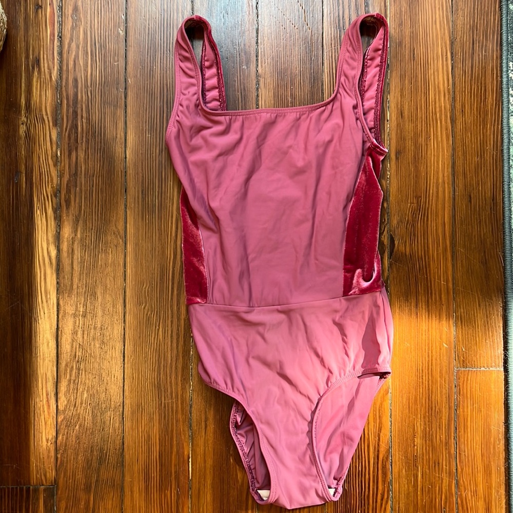 Eleve Ali pink velvet Leo S